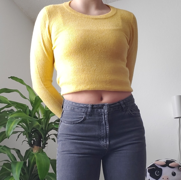 Yellow Sweater - Picture 2 of 4